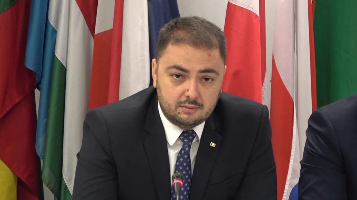 media-173168441610998600