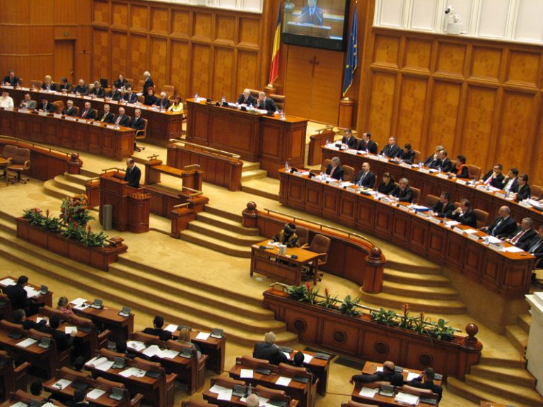 Nouă lege împotriva cămătăriei: vor fi confiscate atât banii împrumutați, cât şi dobânda