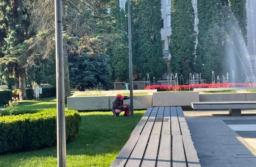 Un copil de doar 1 an și 5 luni a murit electrocutat într-un spațiu verde din centrul orașului